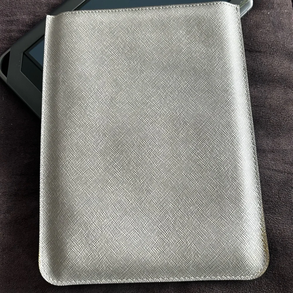 Michael Kors Silver Tablet Cover measurement 8’/6’